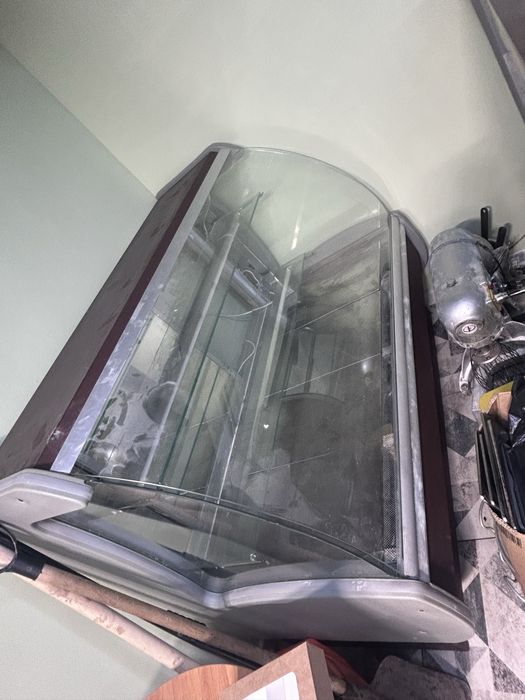 Холодильная витрина Leadbros