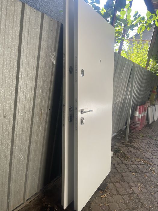 Дверь для кассовой комнаты