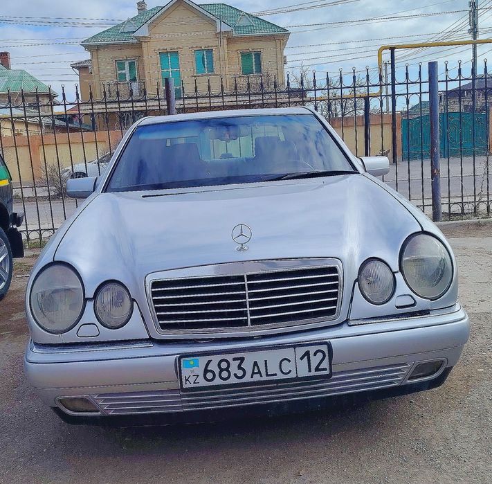 Мерседес Бенц Е320