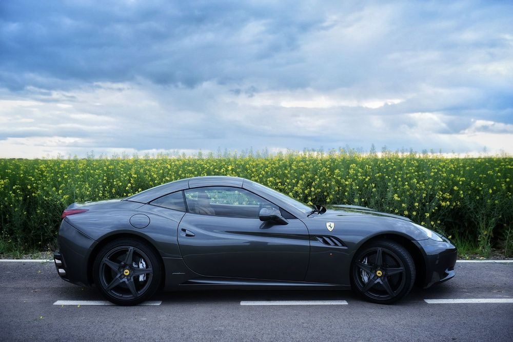 Schimb cu imobiliare Ferrari California