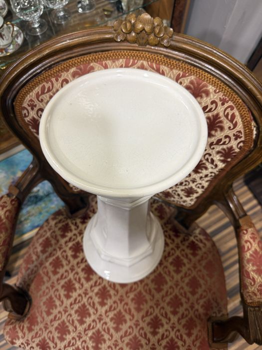 голяма порцеланова колона постамент