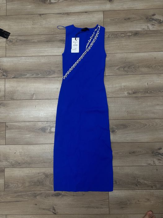 Платье с зары, одето 0 раз.