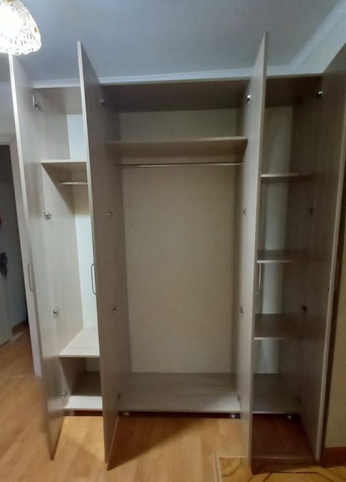 Плательный шкаф в отличном состоянии