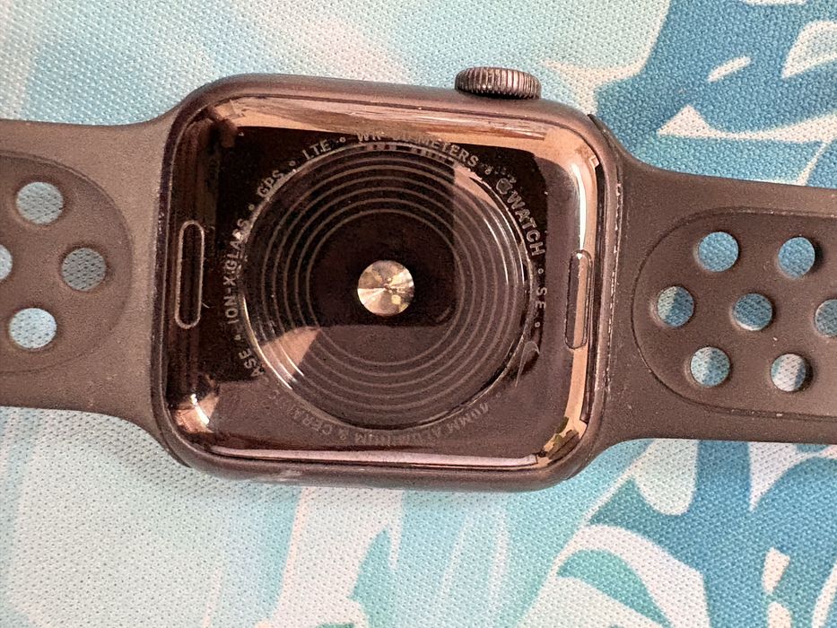 Apple Watch SE Nike Edition 40mm (GPS LTE)
