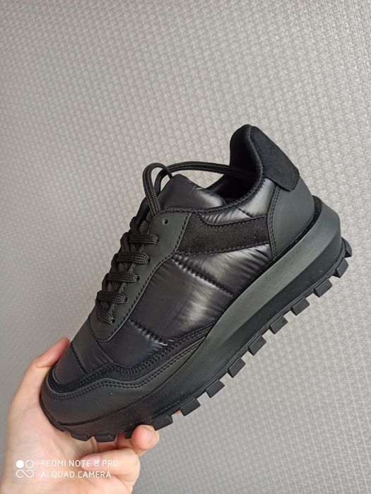 Продам кроссовки