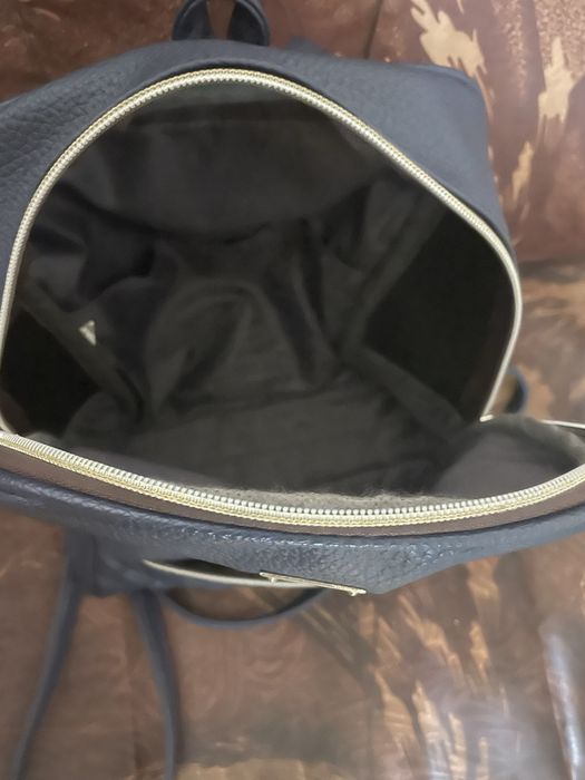 Тъмносиня раница кожа