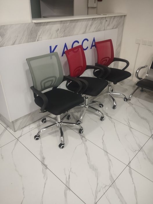 офисное кресло model Tomar