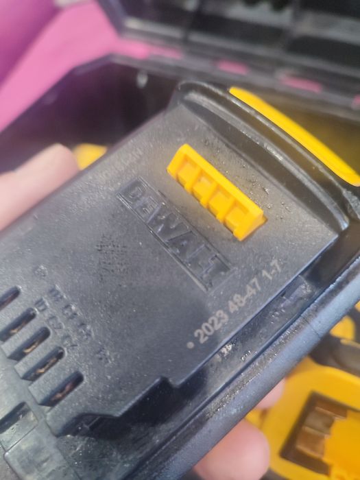 DeWALT DCD709, DCF887, батерия 4ah, зарядно и куфар