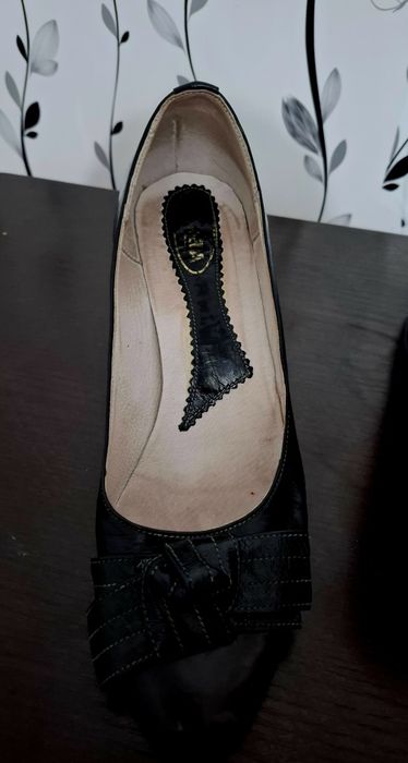 Pantofi cu toc de vânzare