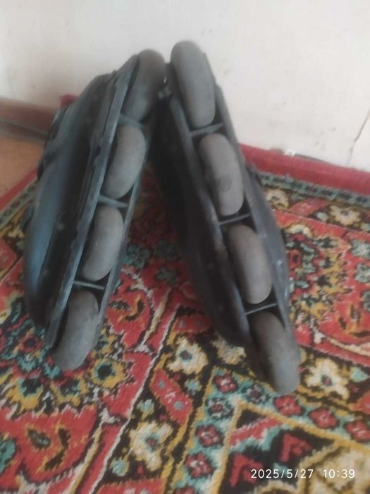 Роликовые коньки черные размер 39