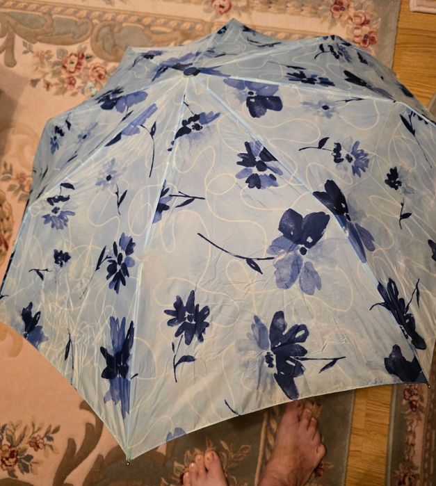 Umbrele  de  damă și bărbătească