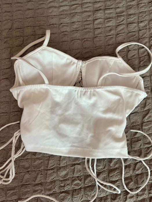 Дамско потниче с връзки и дантела crop top