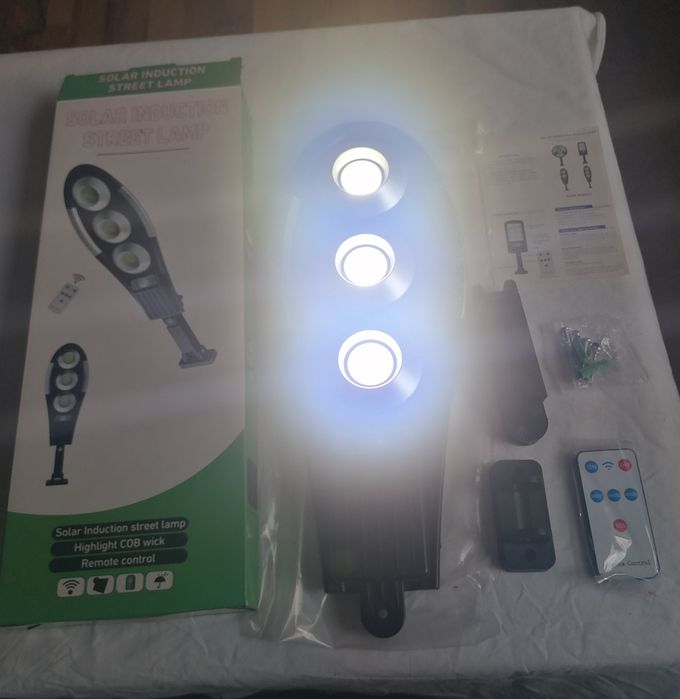 Lampa de strada noua cu panou solar foarte mare și telecomanda, montaj ușor, fără fire și fără electrician