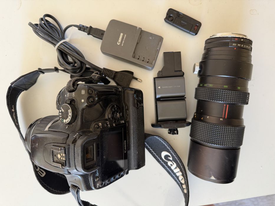 Canon 400d фотоапарат с 2 обектива