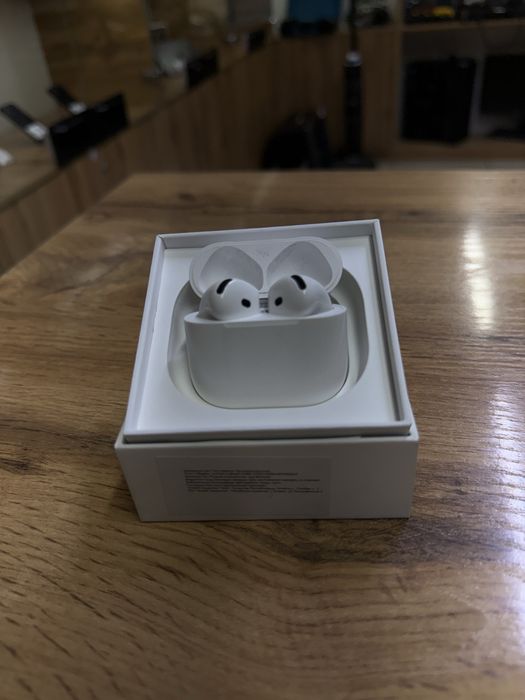 Apple AirPods 4