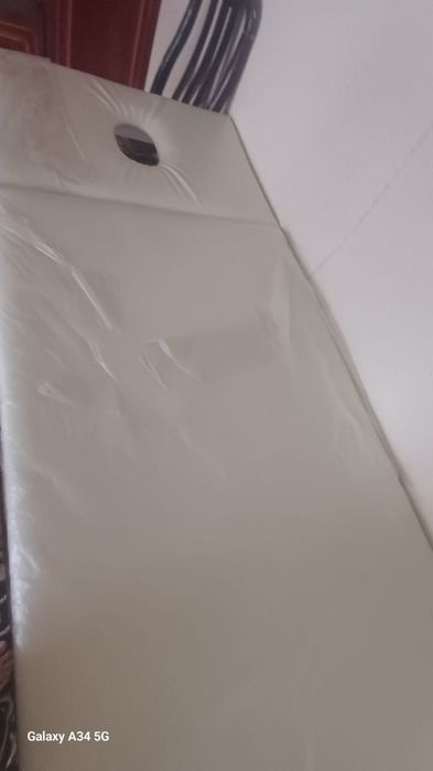 Продаётся срочно массажный кушетка