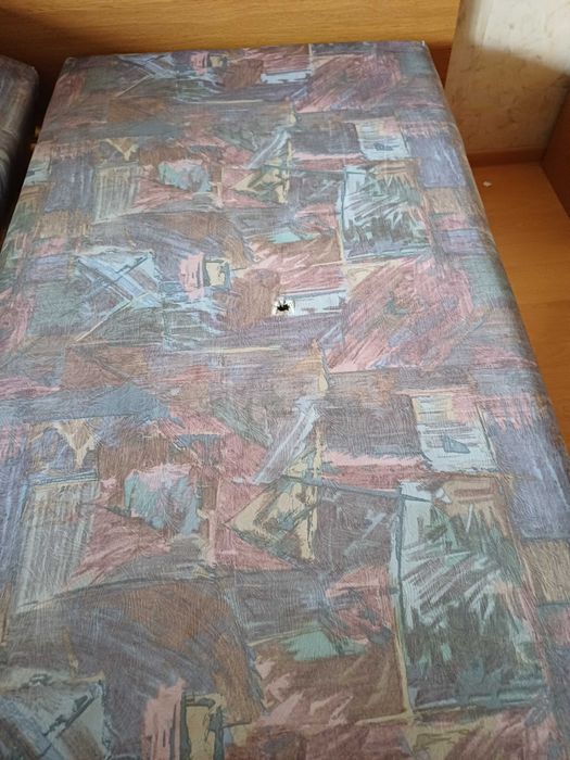 Продавам единично легло