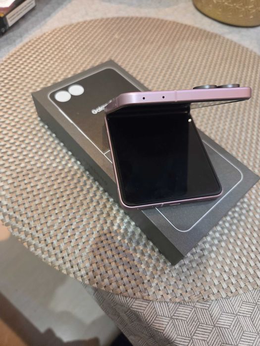Samsung Galaxy Z Flip8 / 256