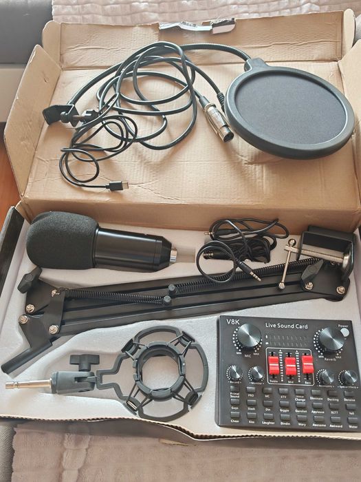 Професионален кондензаторен микрофон+V8K звукова карта-стрий и подкаст