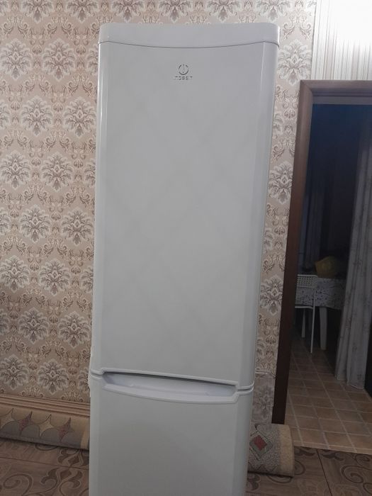 Продам холодильник Индезит б/у без мотора