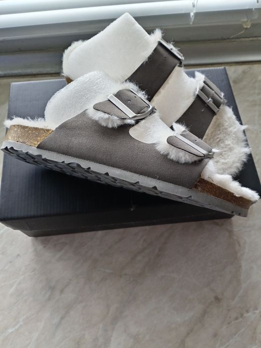 Маркови дамски чехли.