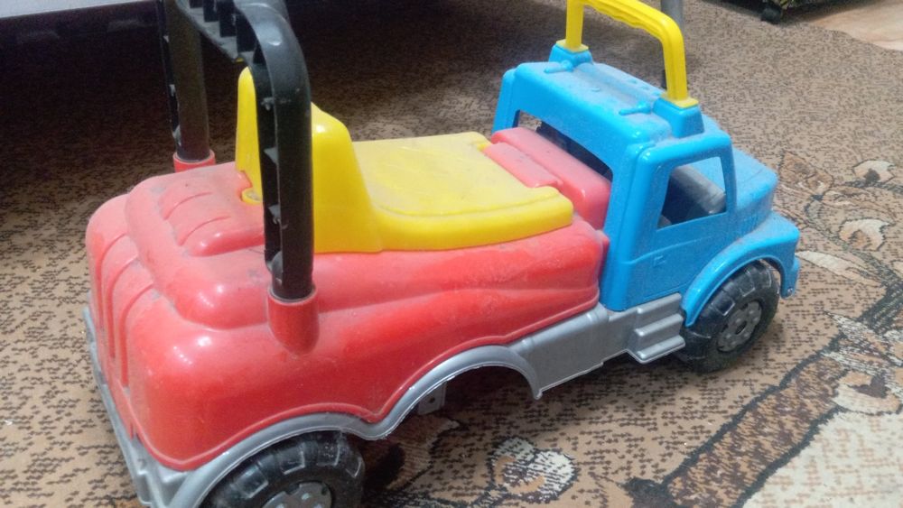 Продам детскую машину