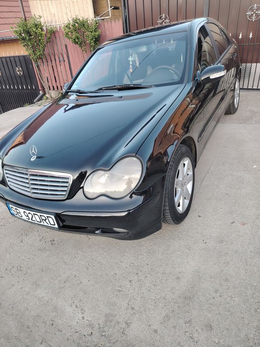 Vând Mercedes-Benz in stare foarte buna de funcționare