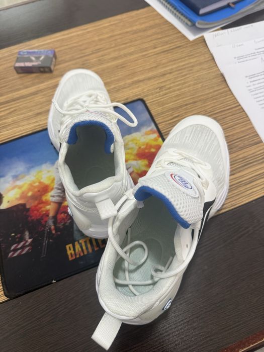 Кроссовки новые белые удобные