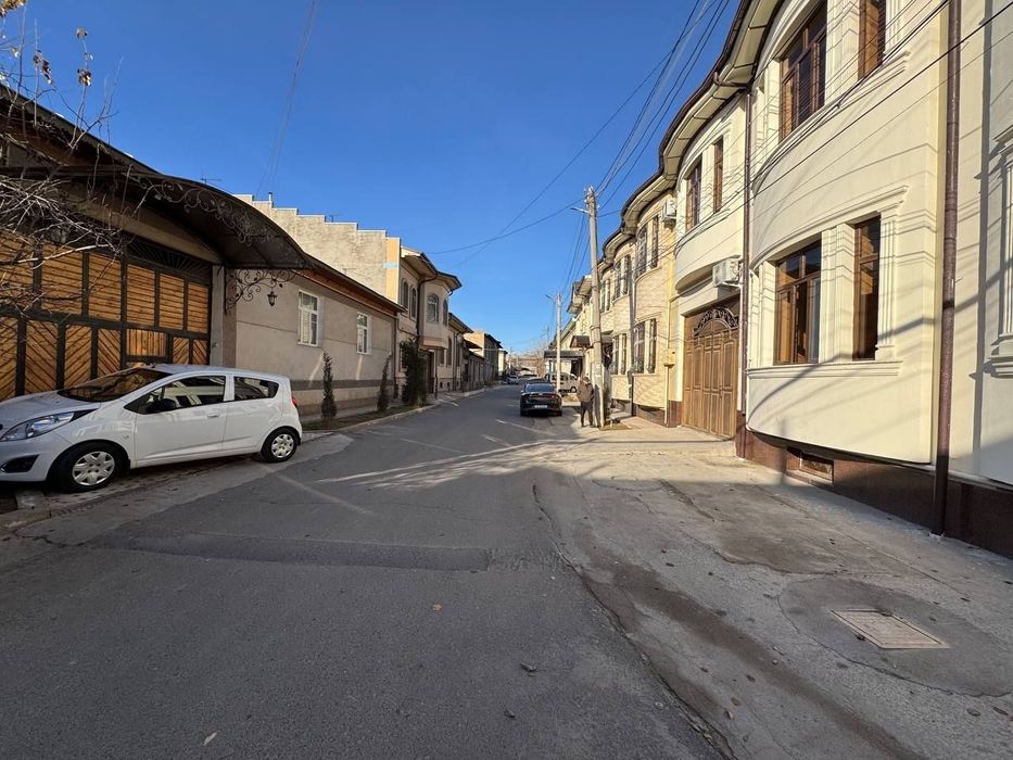 Участка 8 сотих. Ор-р  Ибн-Сино строй маркет рўпарасида.