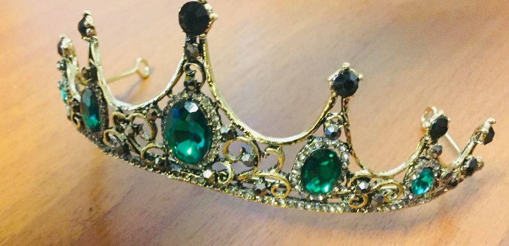 ✧tiara✧ ★2本 tiara - Moda si frumusete | OLX.ro
