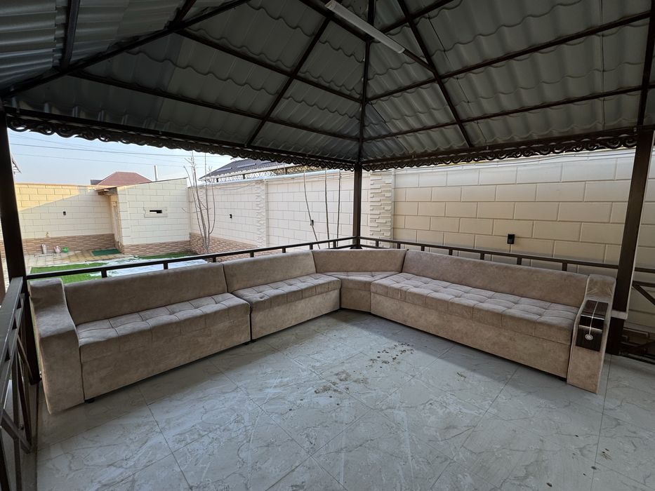 Диван для гостиной и кухни