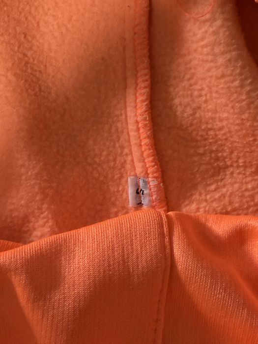 Продаётся женский костюм двойка .