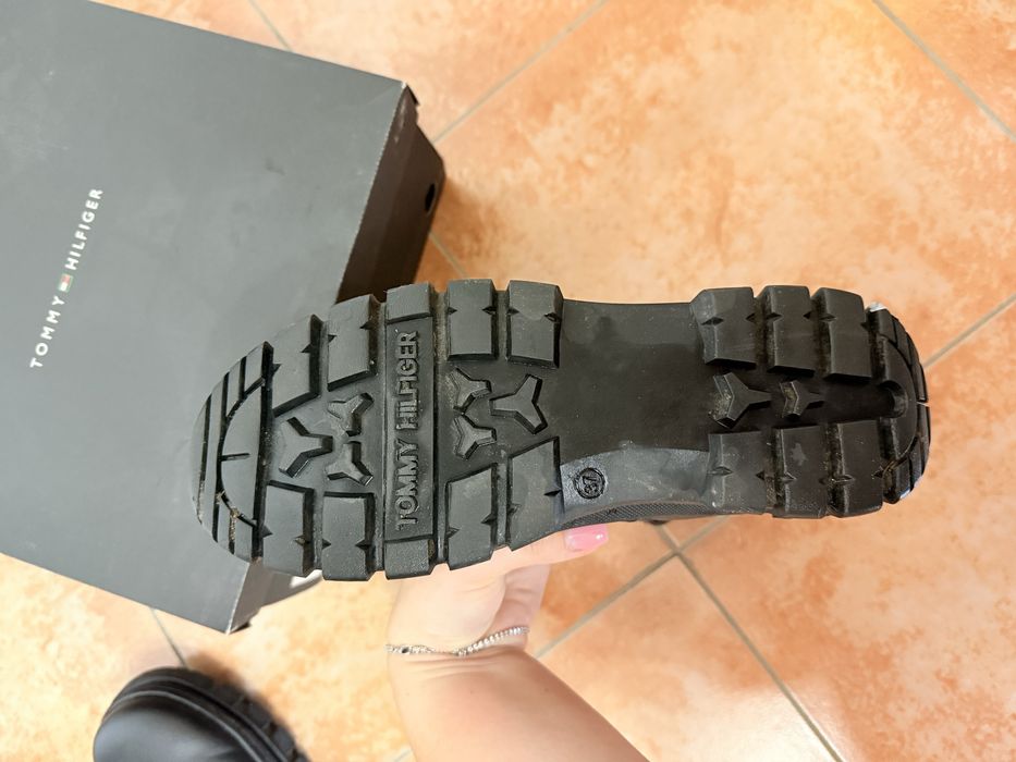 Ghete damă Tommy Hilfiger, negre, mărimea 37 – stare foarte bună