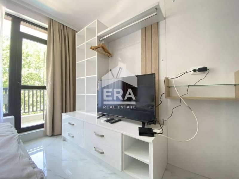 Студио с гледка към басейна в Приморско