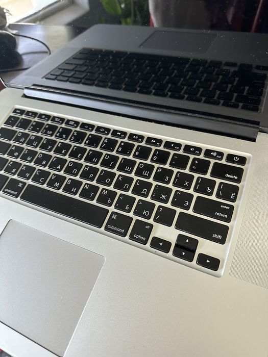 Продам макбук 15