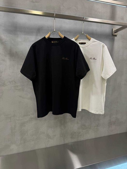 Модерни мъжки тениски ARMANI EXCHANGE – стил, комфорт и перфектна визия за лятото!