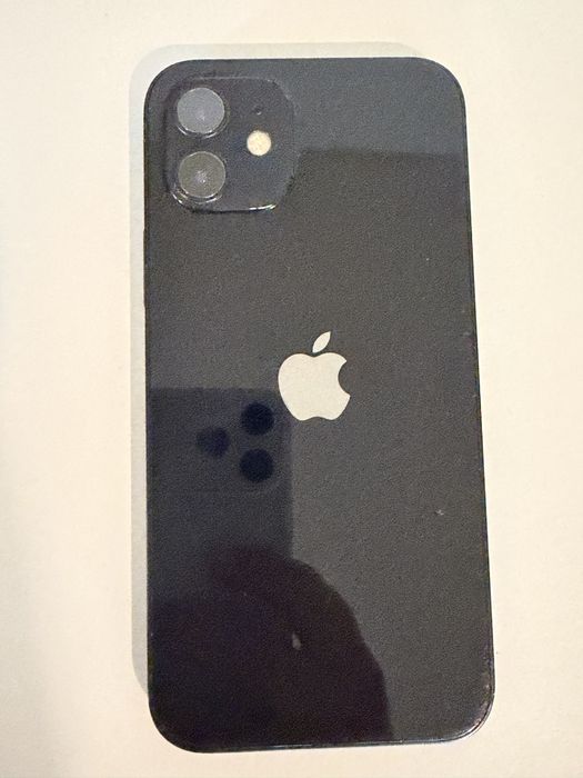 İphone 12 телефонът е добро състояние