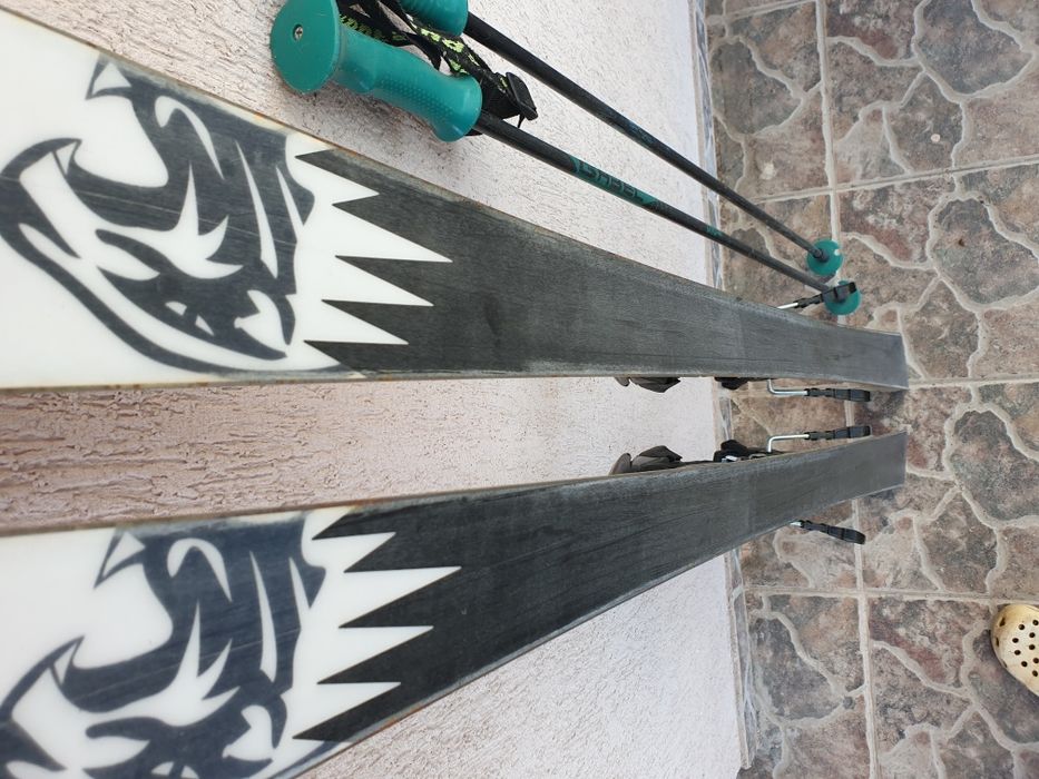 Schiuri Volkl cu bețe incluse