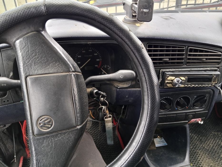 Фольксваген гольф 2  1.8 моно.