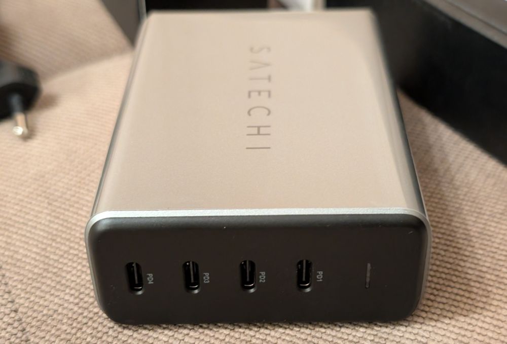 Satechi 165W USB-C PD GaN захранване 4xUSB-C