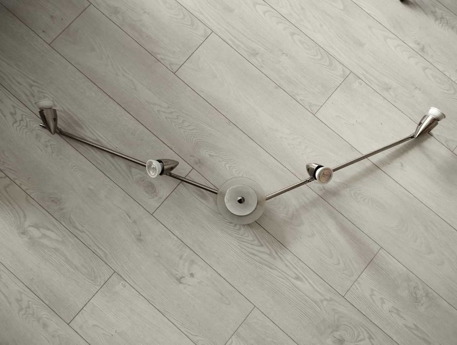 Продава насочващ се полилей