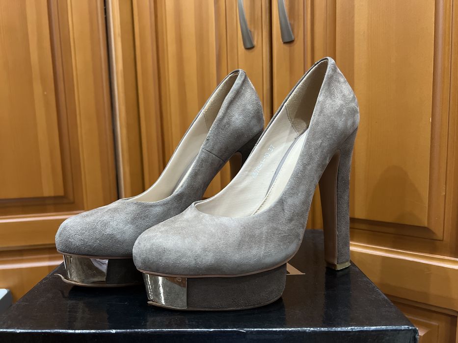 Продам туфли замшевые бежевые