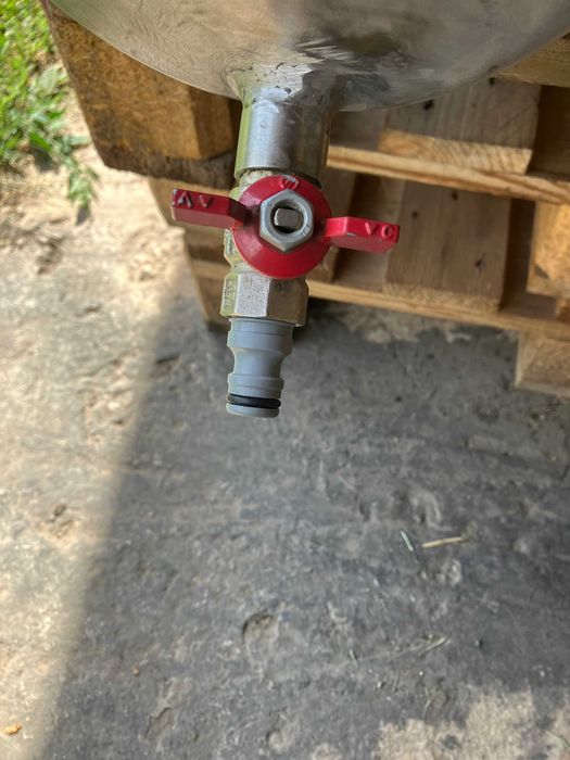 Соларен душ под налягане за off road къмпинг