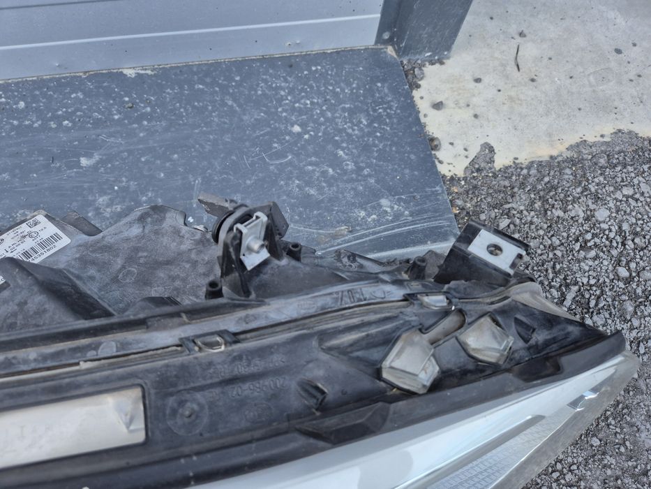 Far dreapta bixenon bmw f20 2016