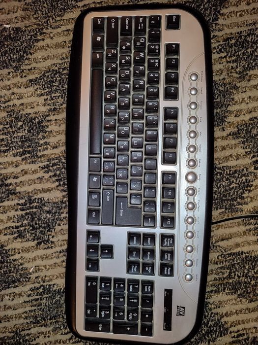 Kompyuter uchun dinamik, klaviatura, sichqoncha sotiladi.