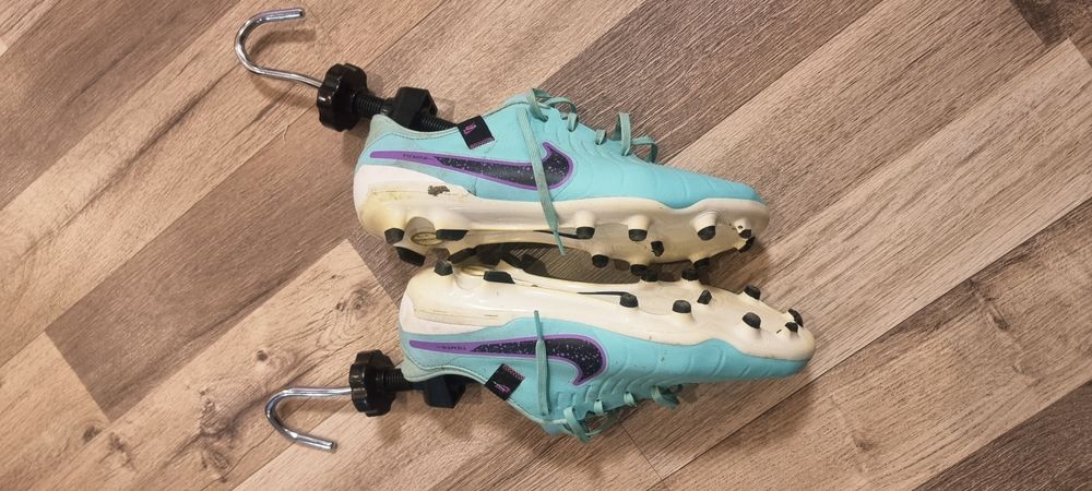 Ghete fotbal Nike Tempo