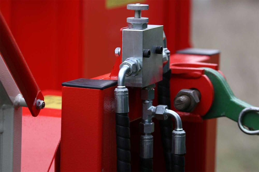 Tocator de crengi AM-200 PTO-K PRO (la tractor), cu banda ∅ max 200 mm