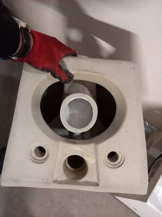 Тоалетна чиния за структура