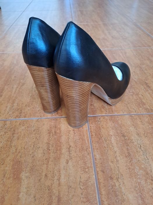 Чисто нови дамски обувки Bata