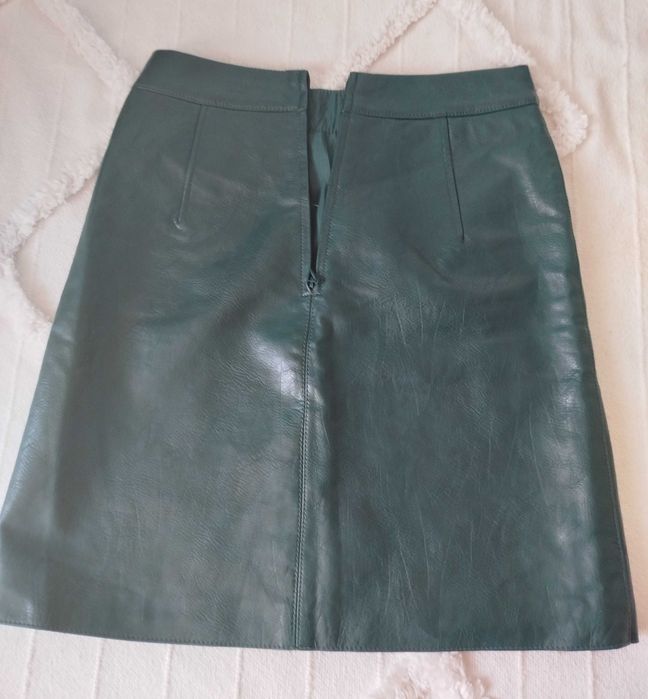Продавам  зелена кожена пола
